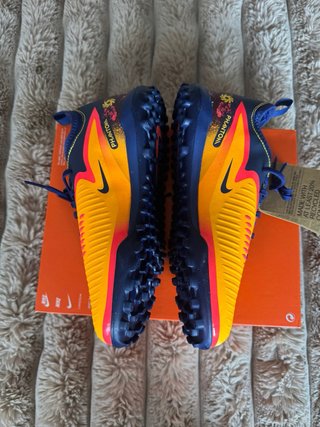 Botas de fútbol Nike para césped artificial