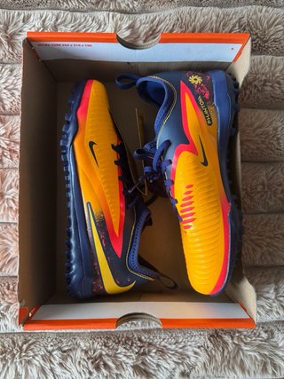 Botas de fútbol Nike para césped artificial