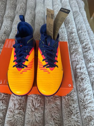 Botas de fútbol Nike para césped artificial