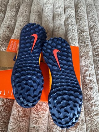 Botas de fútbol Nike para césped artificial