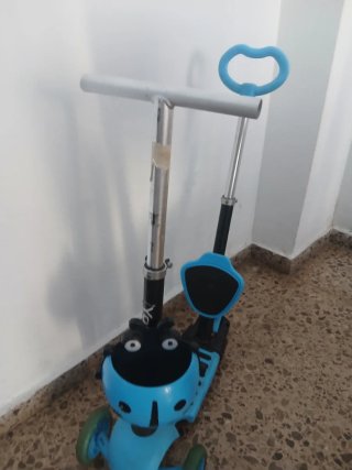 Bicicleta y patinete infantil azul