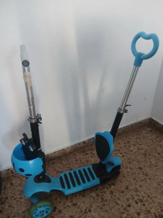 Bicicleta y patinete infantil azul