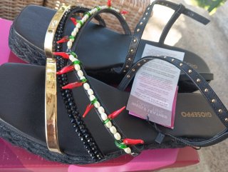 Sandalias Gioseppo Talla 41 Negras y Doradas