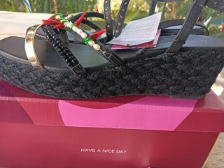 Sandalias Gioseppo Talla 41 Negras y Doradas