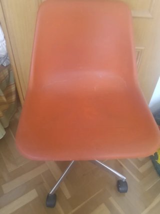 Silla de estudio naranja giratoria
