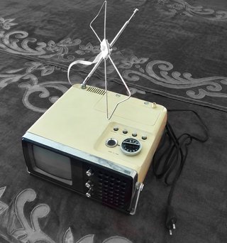 Radio-Televisión Vintage Universum SK 2216