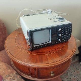 Radio-Televisión Vintage Universum SK 2216
