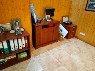 3 Mesas de oficina y archivador con mesa para tele