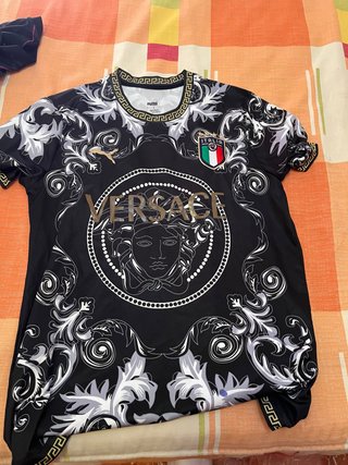 Camiseta Versace Italia Negra y Dorada