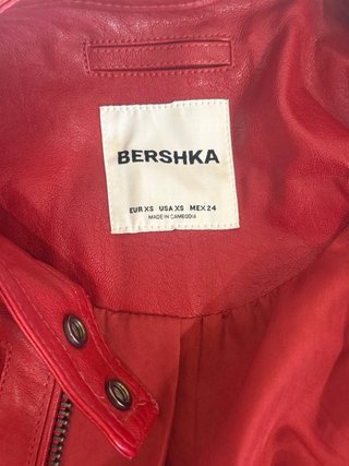 Chaqueta corta cuero roja Bershka