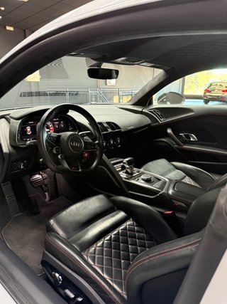 Audi R8 V10+