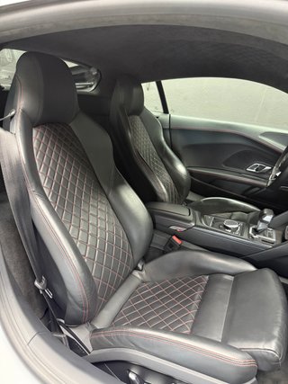 Audi R8 V10+