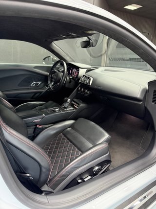 Audi R8 V10+
