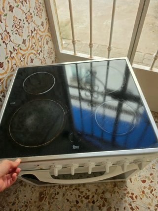 Vitrocerámica y horno Teka blanco