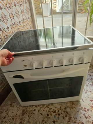 Vitrocerámica y horno Teka blanco