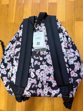 Mochila Eastpak nueva con etiquetas