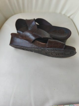 Sandalias cuña piel marrón Talla 39