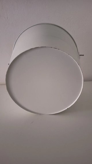 Cubo metálico blanco con asa