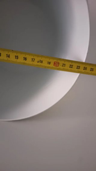 Cubo metálico blanco con asa