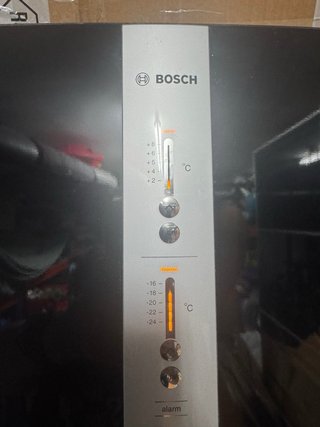 Nevera Bosch Combi de color negro