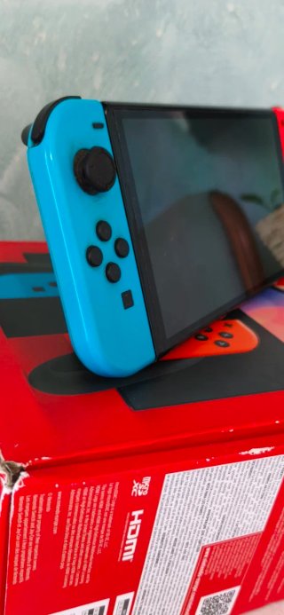 Nintendo Switch OLED Azul y Naranja