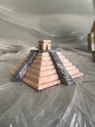 Figura Pirámide Mármol Decorativa