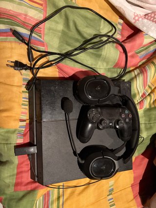 PS4 (PlayStation 4) con mando y cascos
