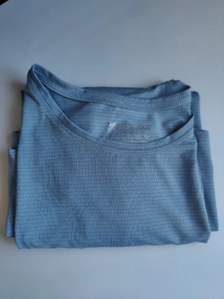 Camiseta deportiva chica celeste