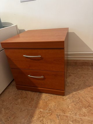 Conjunto de Mesitas de noche de madera
