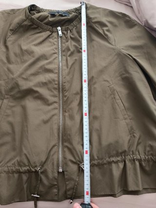 Cazadora Zara verde con bolsillos