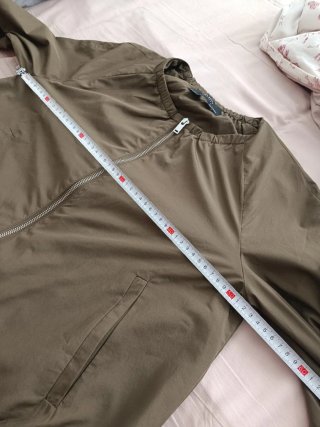 Cazadora Zara verde con bolsillos