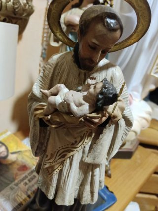 San Cayetano Olot Figura Religiosa