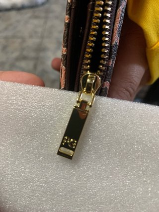 Cartera Purificación García monograma marrón coral