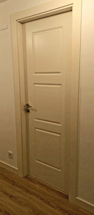 Puerta madera lacada RAL 9010