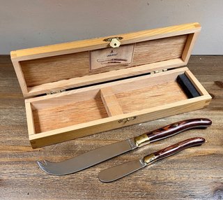 Juego Laguiole para quesos en estuche de madera
