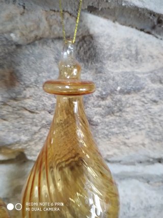 Preziosi ornamenti antichi in vetro