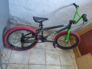 Bicicleta BMX Radio Negra y Verde