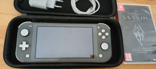Nintendo Switch Lite Grigia + Gioco Skyrim