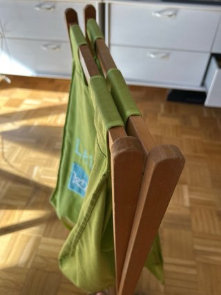 Cesto de lavandería de tela y madera