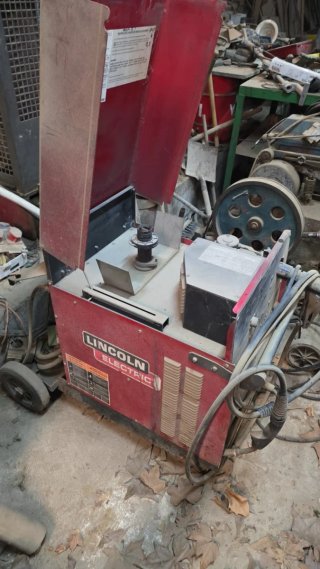 Soldadora Lincoln Electric Compact 400-I