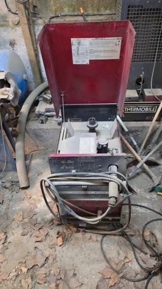 Soldadora Lincoln Electric Compact 400-I