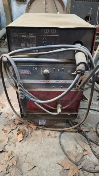 Soldadora Lincoln Electric Compact 400-I