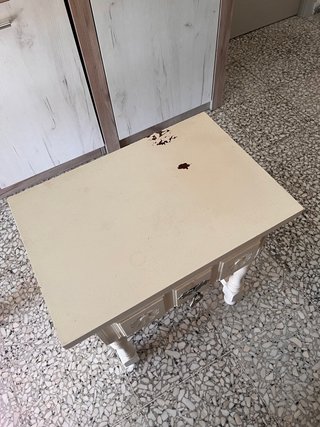Mesita de noche de madera beige