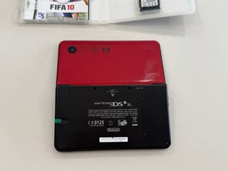 Nintendo DSi XL Rossa Edizione Mario Bros + FIFA 10