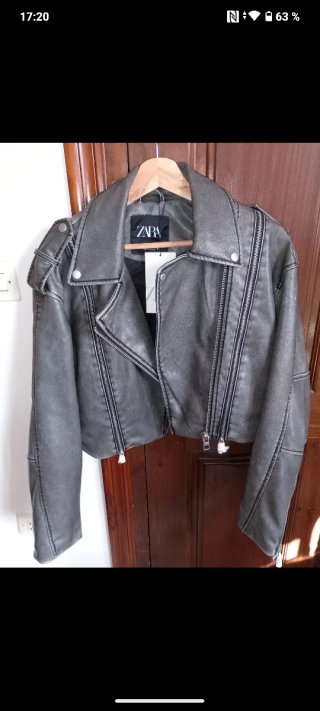 Chaqueta Zara efecto piel gris