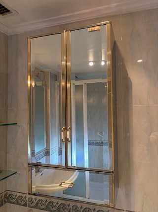 Mueble de baño Salgar dorado y blanco