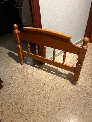 Conjunto madera: mesa, mesita y cabecero