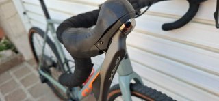 Bicicleta Gravel Cube Cross Race Gris Naranja