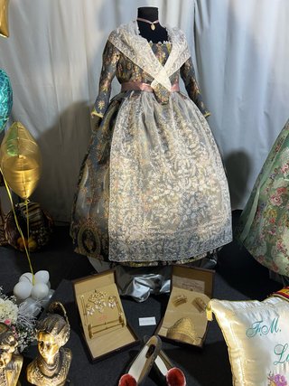 Traje de Fallera