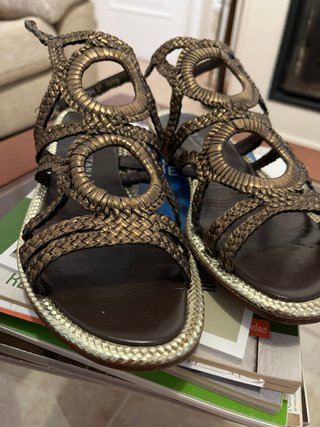 Sandalias de piel doradas y marrones T.37